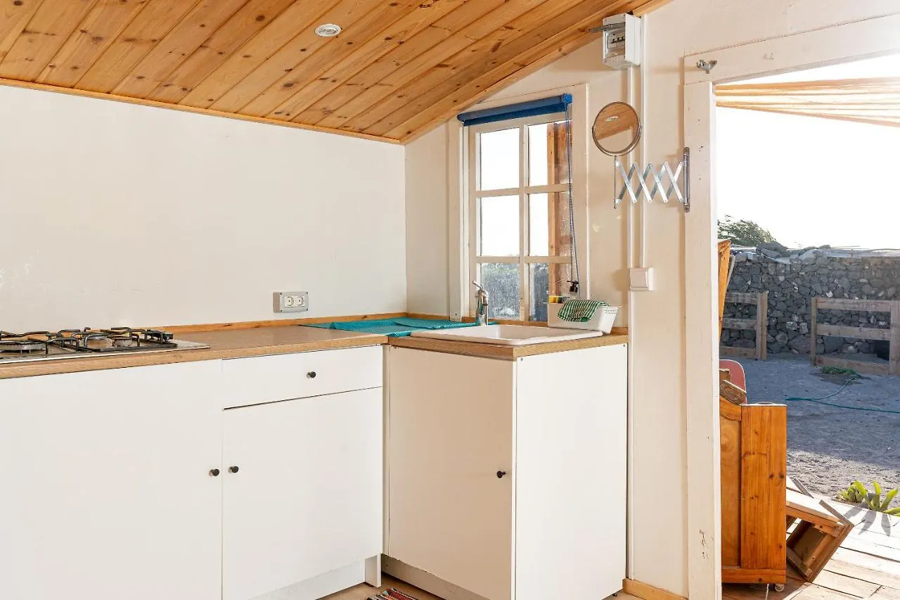 Hostal Alaia Tiny House Between Volcanoes And Beach Breaks Albergue Cotillo