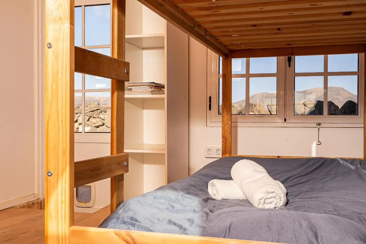 Hostal Alaia Tiny House Between Volcanoes And Beach Breaks Albergue Cotillo
